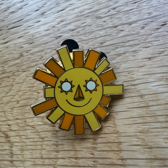 DESTINATION D23 Disney Destinations Sunshine Sun Small World Mystery LE 500 PIN - Picture 1 of 3